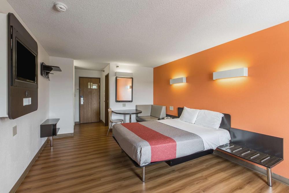 Queen Room - Disability Access - Non-Smoking interior
